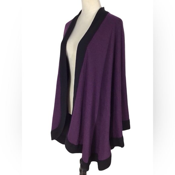 Bloomingdale’s Fine Merino Wool Made In Italy Open Front Poncho Shawl On… - Picture 7 of 9